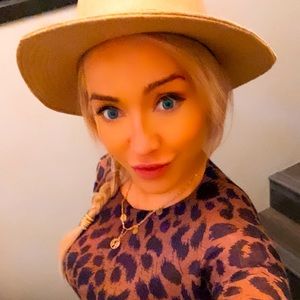 Meet your Posher, FALYN L